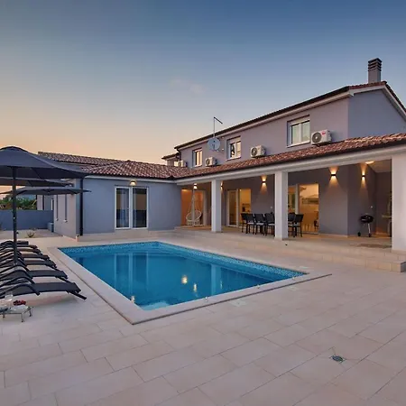 Villa Maasy Loborika