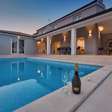 Maasy Villa